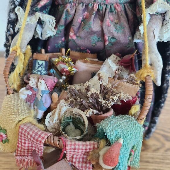 Vintage Artisan OOAK Handcrafted Old Woman Peddler Doll With Treasures And Stand - Picture 7 of 15